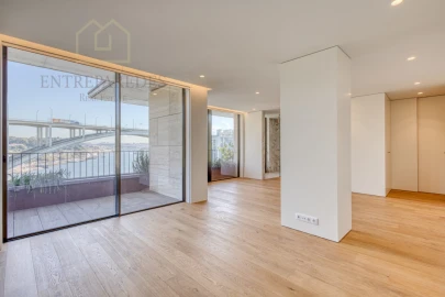 Apartamento T3 para Venda em Lordelo do Ouro e Massarelos