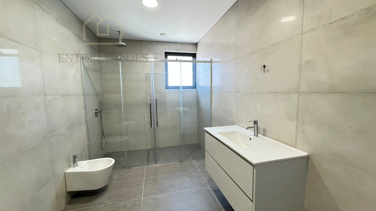 Apartamento T4 para Venda em Cedofeita, Santo Ildefonso, Sé, Miragaia, São Nicolau e Vitória Foto 8