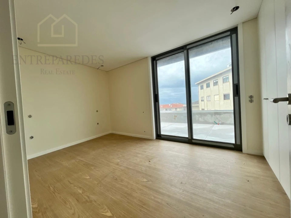 Apartamento T3 para Venda em Espinho Foto 11
