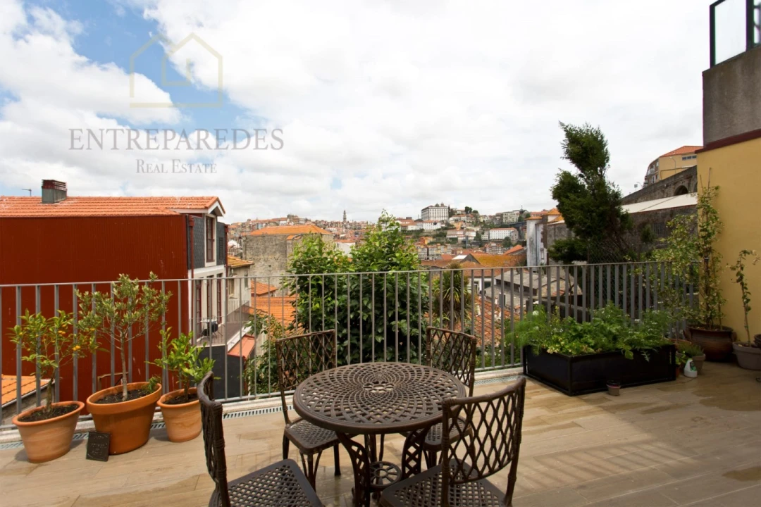 Prédio para Venda em Santa Marinha e São Pedro da Afurada Foto 1