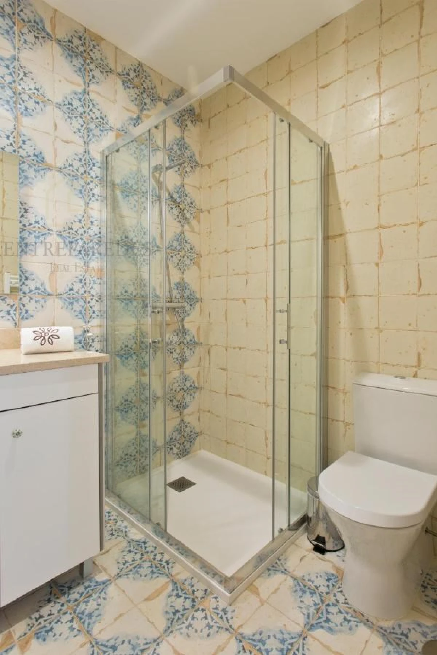 Prédio para Venda em Santa Marinha e São Pedro da Afurada Foto 5