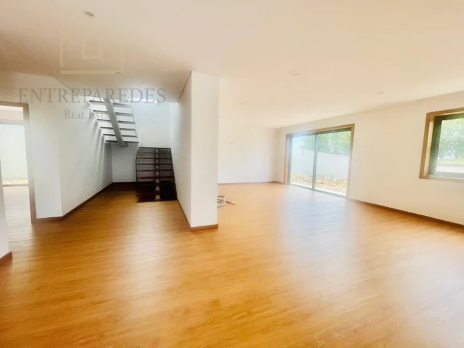 Moradia T4 para Venda em Santa Maria da Feira, Travanca, Sanfins e Espargo Foto 2