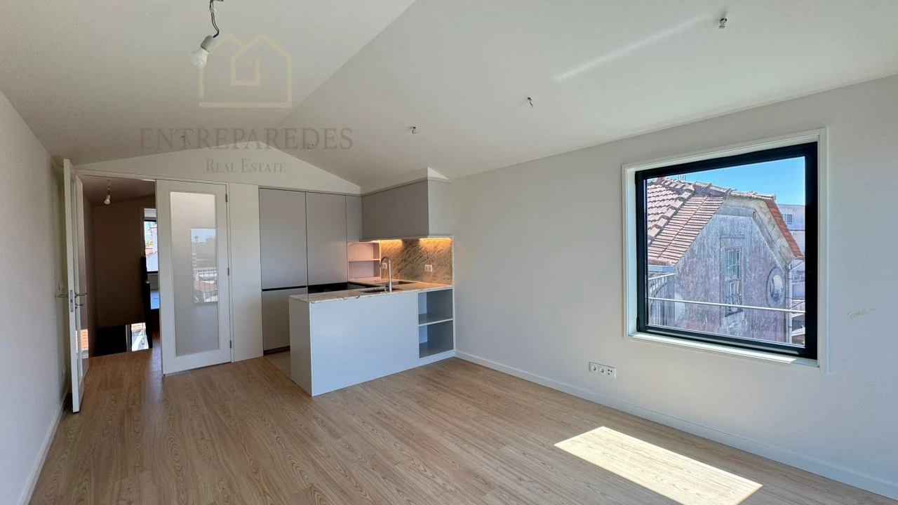 Apartamento T2 para Venda em Cedofeita, Santo Ildefonso, Sé, Miragaia, São Nicolau e Vitória Foto 1