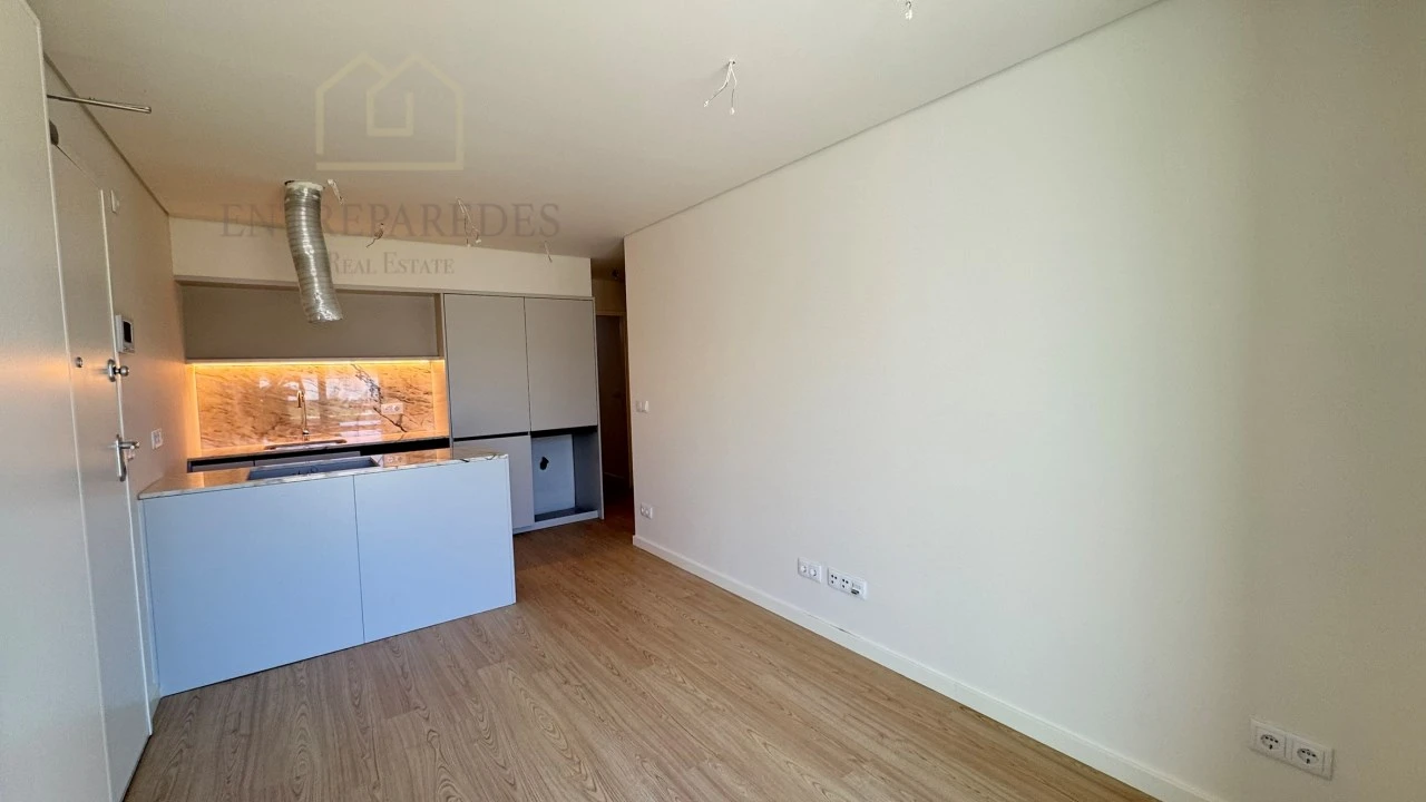 Apartamento T1 para Venda em Lordelo do Ouro e Massarelos Foto 3