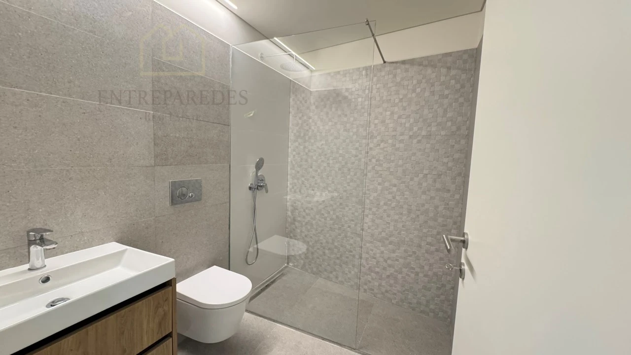 Apartamento T1 para Venda em Lordelo do Ouro e Massarelos Foto 11