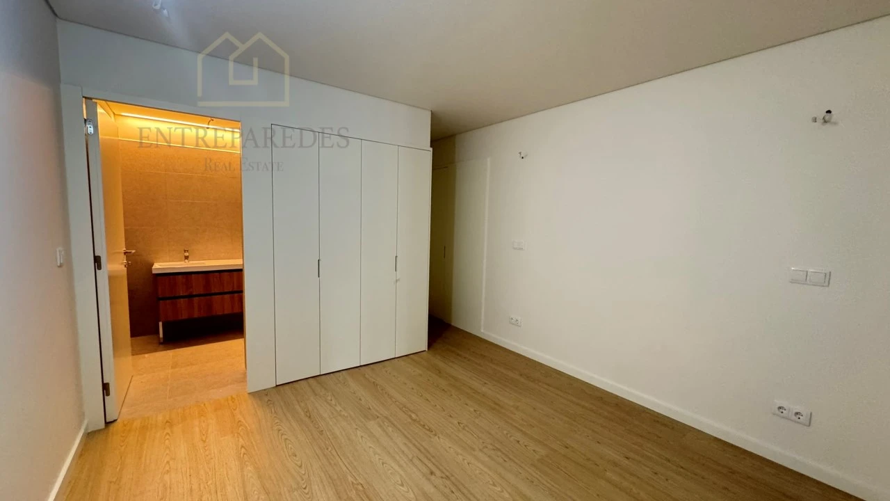 Apartamento T1 para Venda em Lordelo do Ouro e Massarelos Foto 14