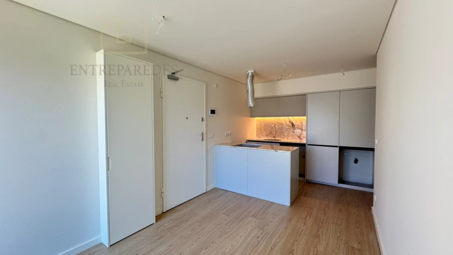 Apartamento T1 para Venda em Lordelo do Ouro e Massarelos Foto 2