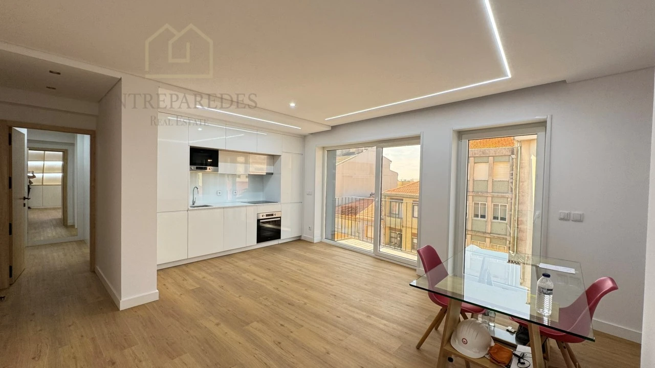 Apartamento T1 para Venda em Cedofeita, Santo Ildefonso, Sé, Miragaia, São Nicolau e Vitória Foto 1