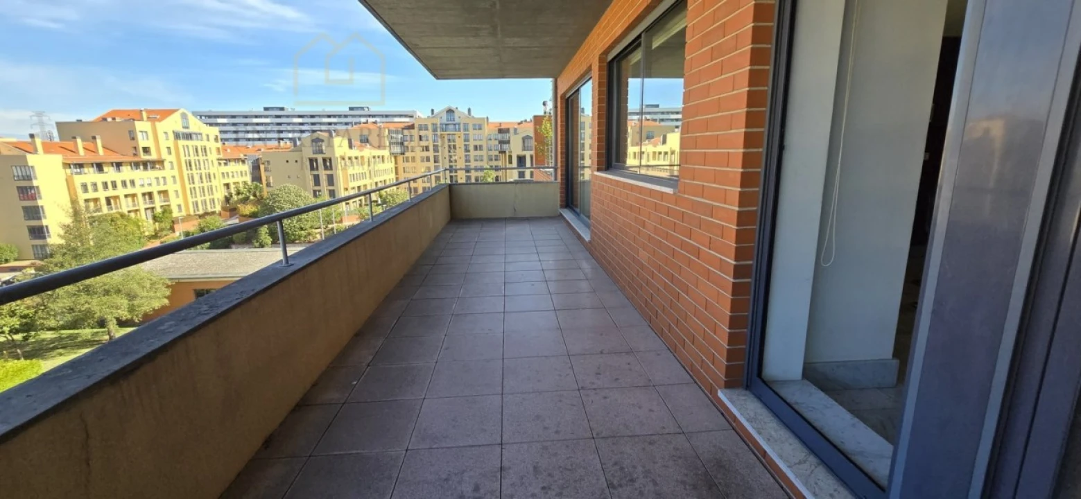 Apartamento T6 para Venda em Paranhos Foto 15