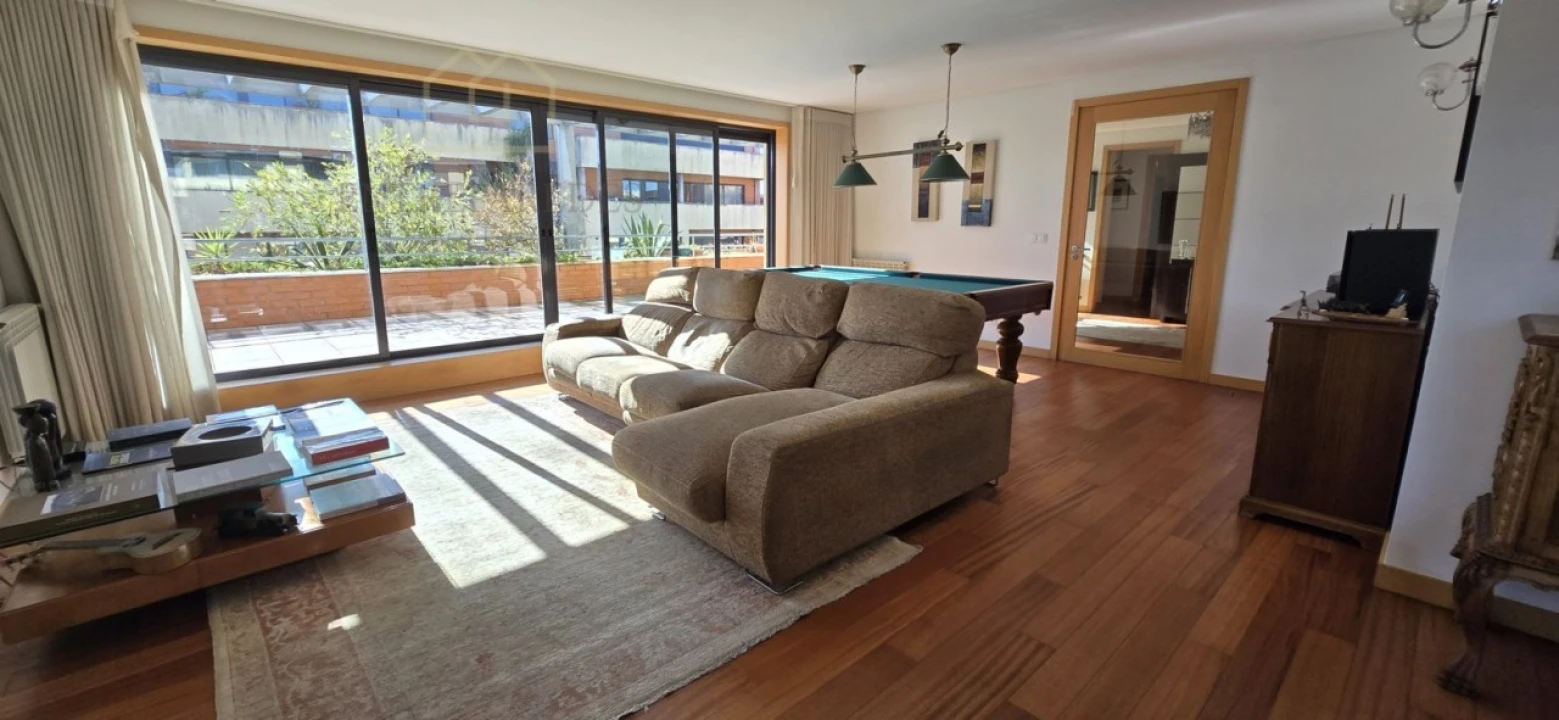 Apartamento T6 para Venda em Paranhos Foto 8