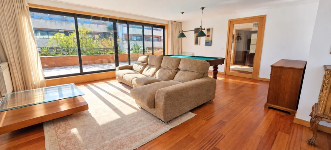 Apartamento T6 para Venda em Paranhos Foto 5