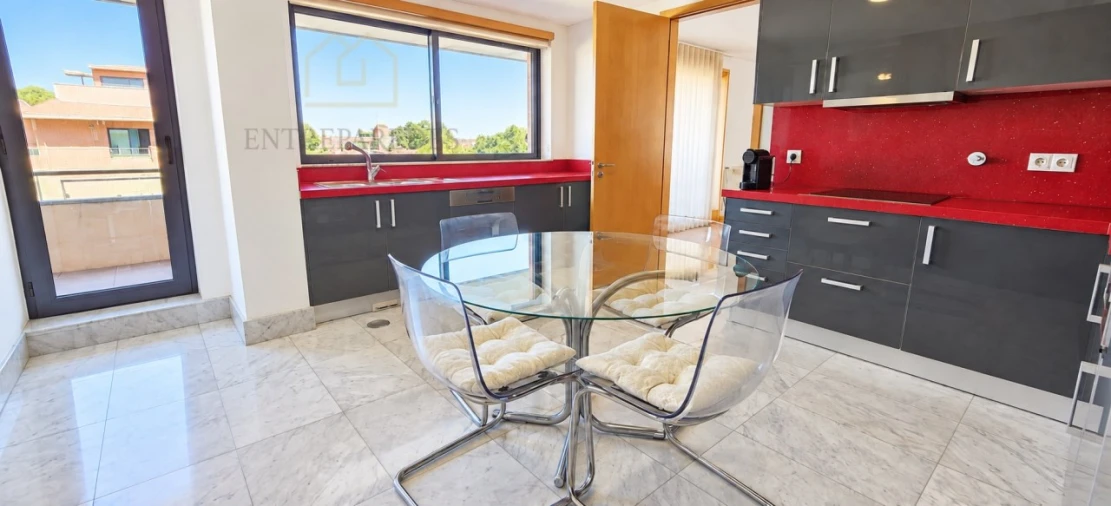 Apartamento T6 para Venda em Paranhos Foto 12