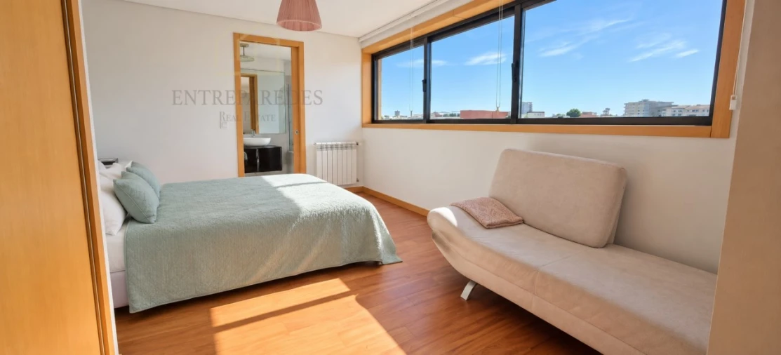 Apartamento T6 para Venda em Paranhos Foto 23