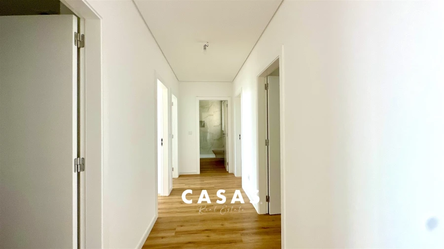 Apartamento T3 para Venda em Estreito de Camara de Lobos Foto 9