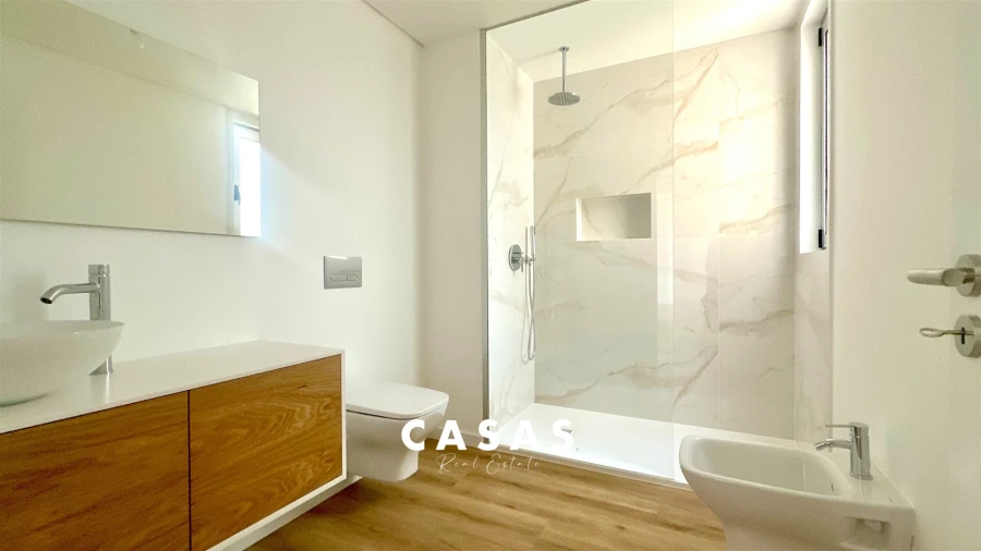 Apartamento T3 para Venda em Estreito de Camara de Lobos Foto 15