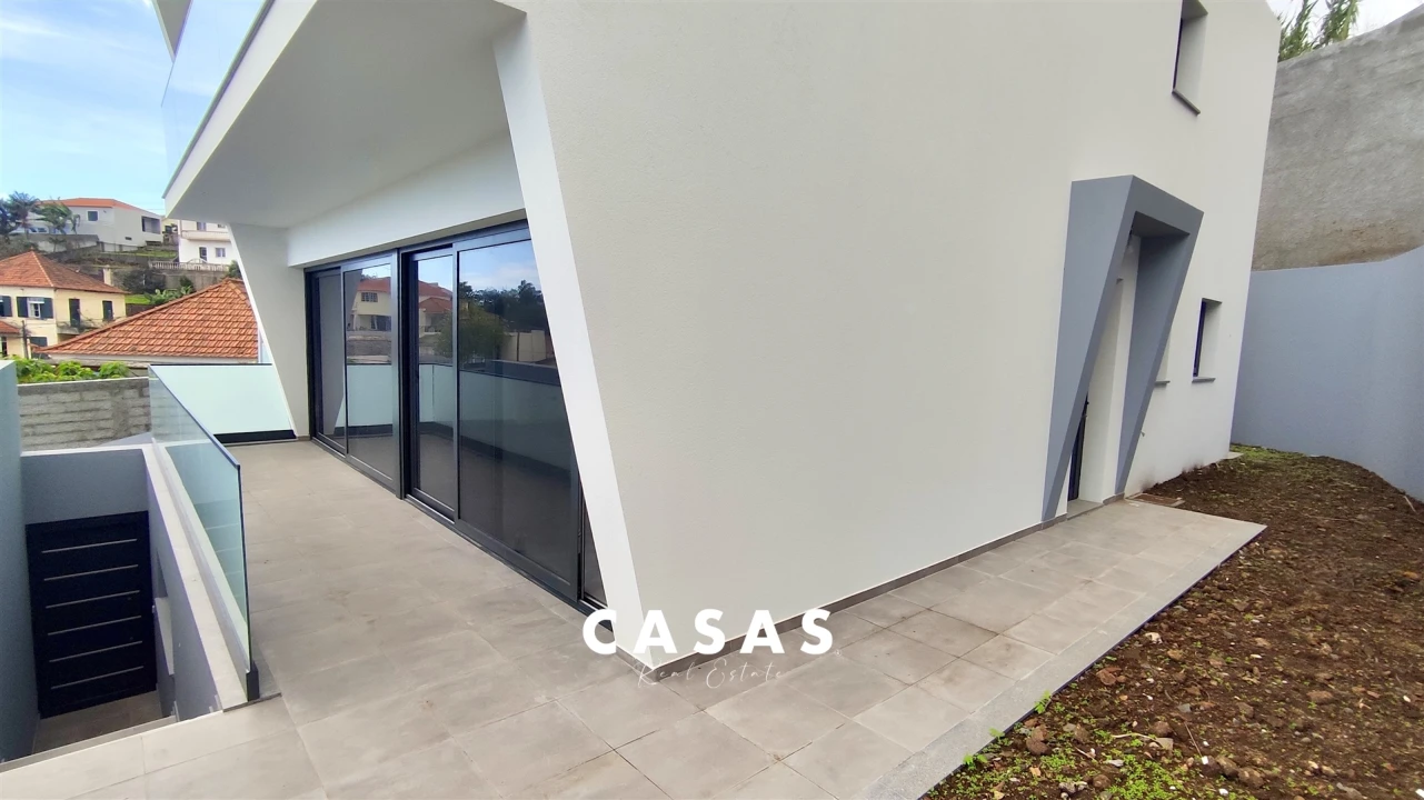 Moradia T3 para Venda em Santo Antonio Foto 3