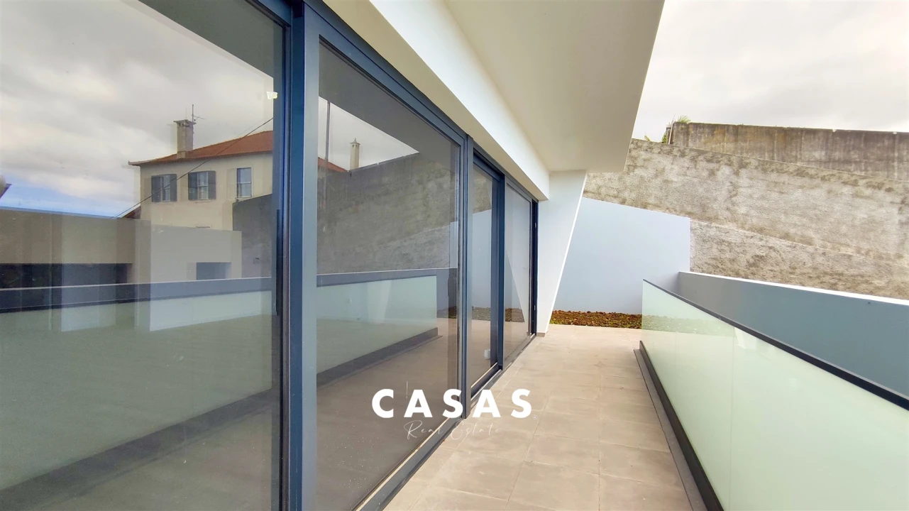 Moradia T3 para Venda em Santo Antonio Foto 6