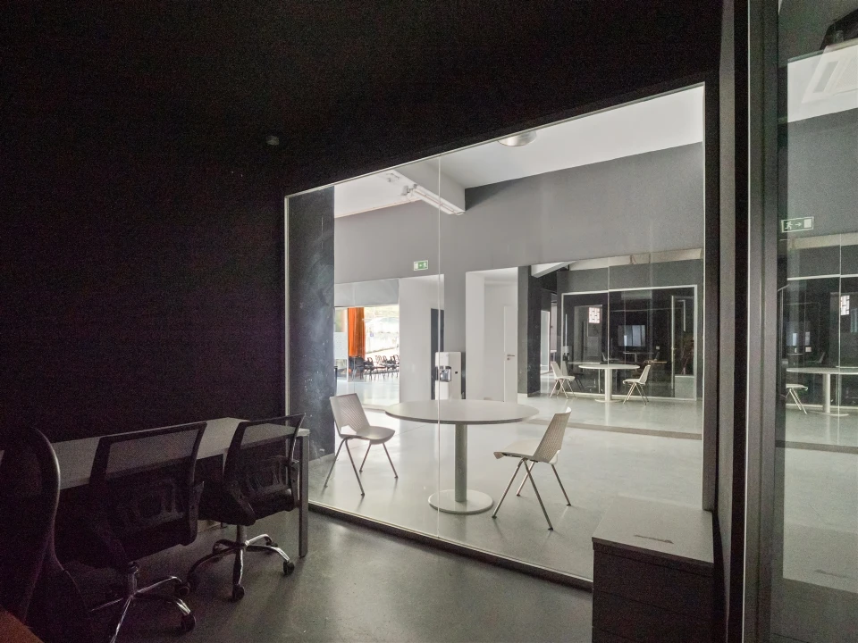 Armazém para Arrendamento em Carnaxide e Queijas Foto 14