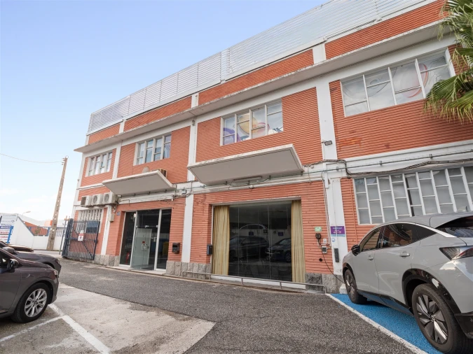 Armazém para Arrendamento em Carnaxide e Queijas Foto 2