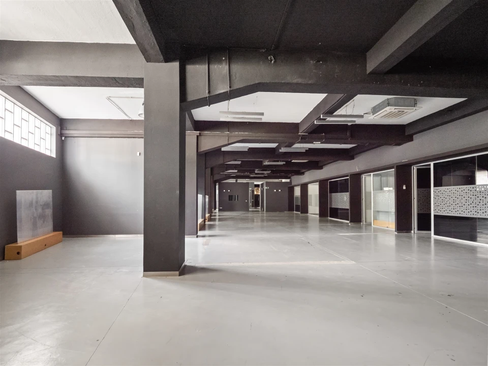 Armazém para Arrendamento em Carnaxide e Queijas Foto 10