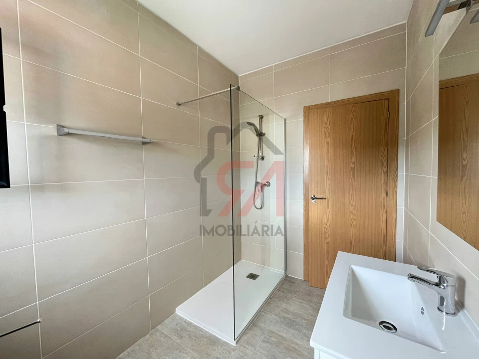 Apartamento T2 para Venda em Paços de Ferreira Foto 6