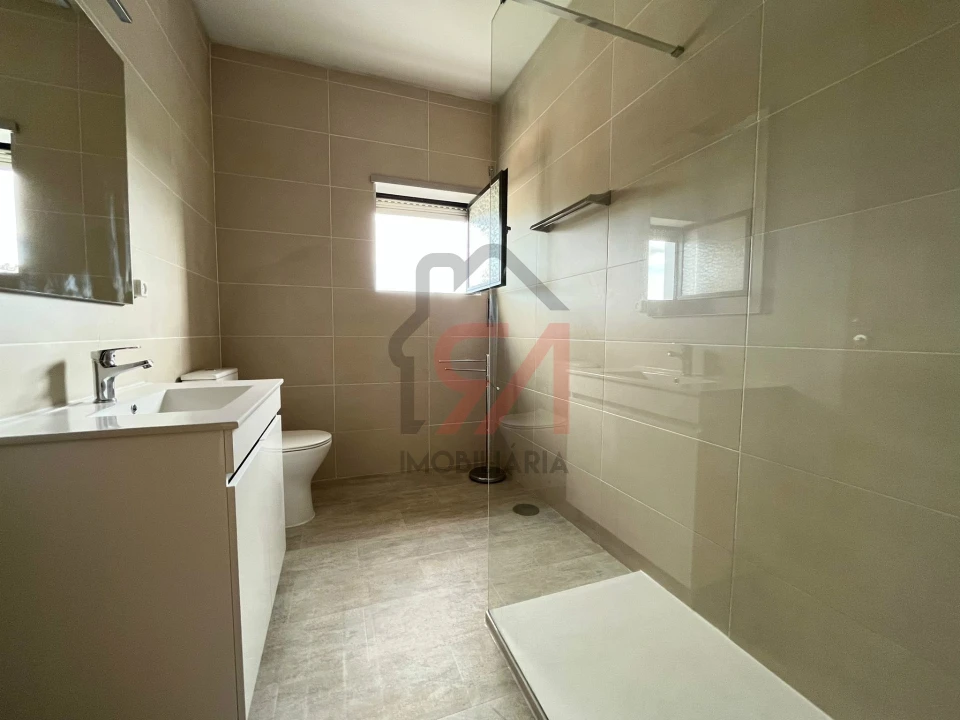 Apartamento T2 para Venda em Paços de Ferreira Foto 8