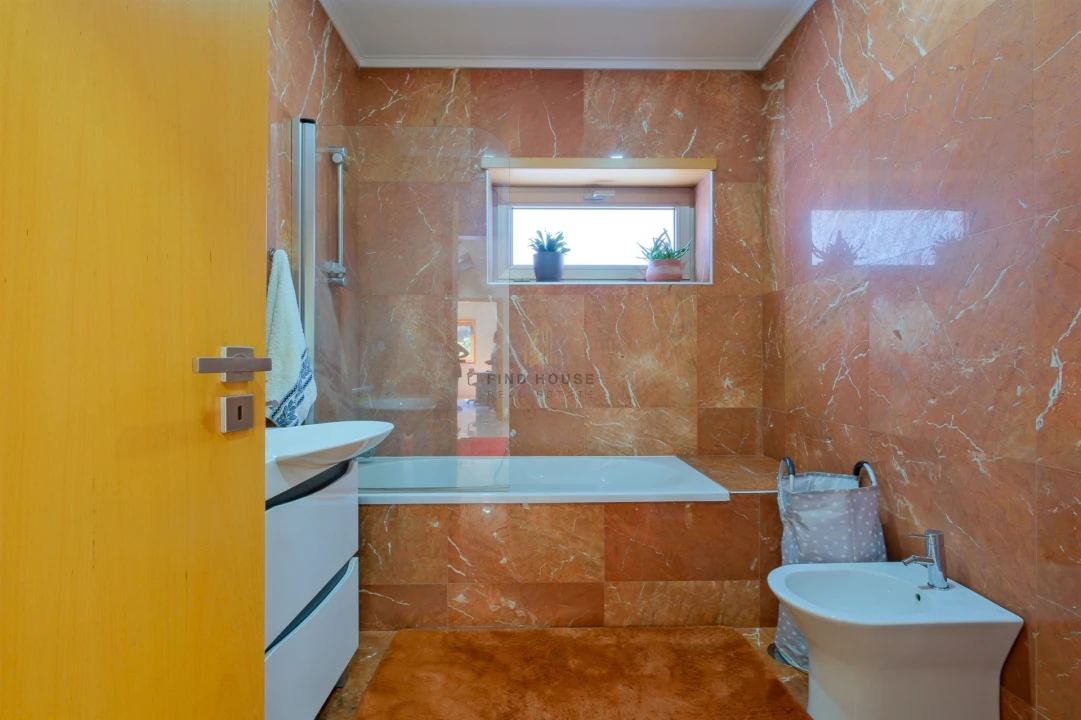 Moradia T5 para Venda em Quintiães e Aguiar Foto 12