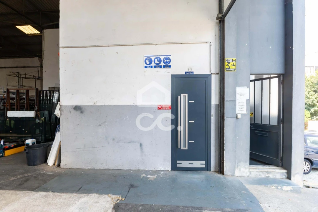 Armazém para Venda em Nogueira e Silva Escura Foto 3