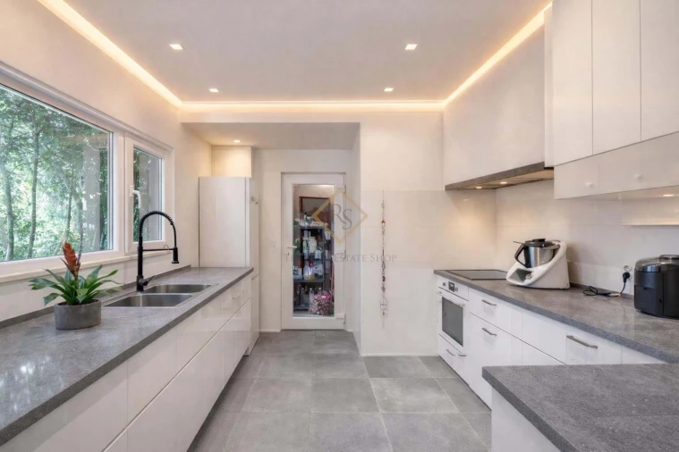 Moradia T7 para Venda em Corroios Foto 3