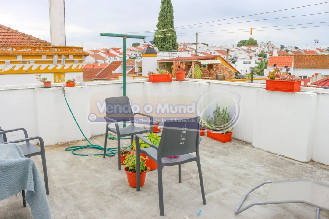 Moradia T2 para Venda em Mora Foto 17