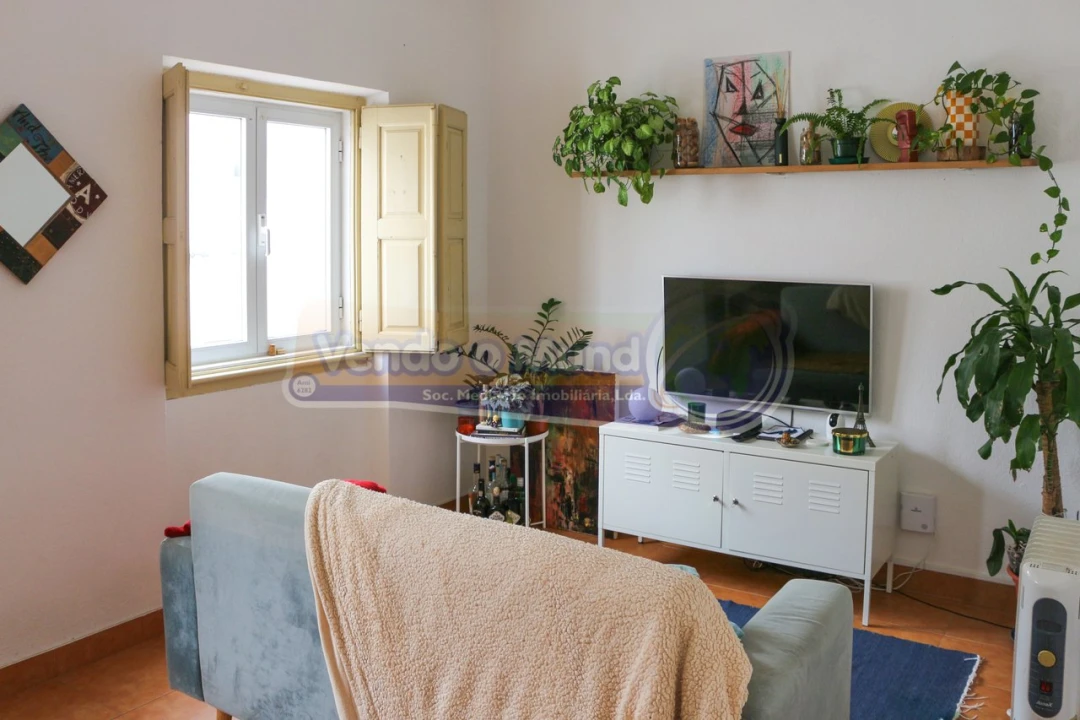 Moradia T2 para Venda em Mora Foto 6