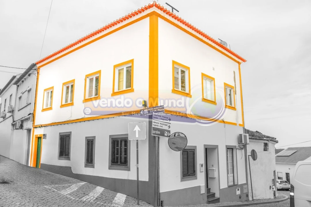 Moradia T2 para Venda em Mora Foto 1