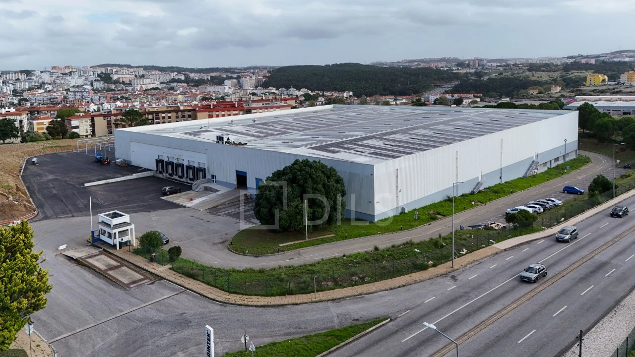 Armazém para Arrendamento em Rio de Mouro Foto 24