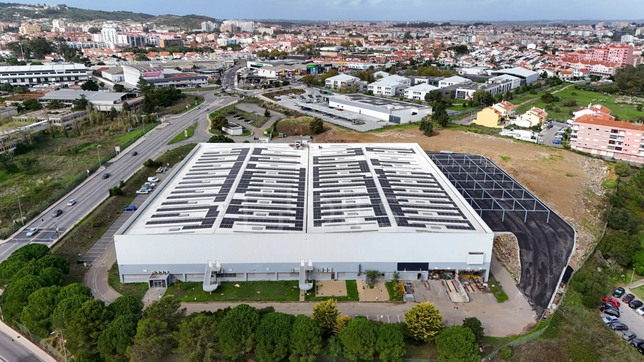 Armazém para Arrendamento em Rio de Mouro Foto 17