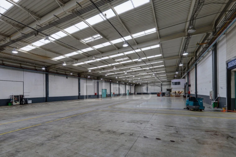 Armazém para Arrendamento em Rio de Mouro Foto 11