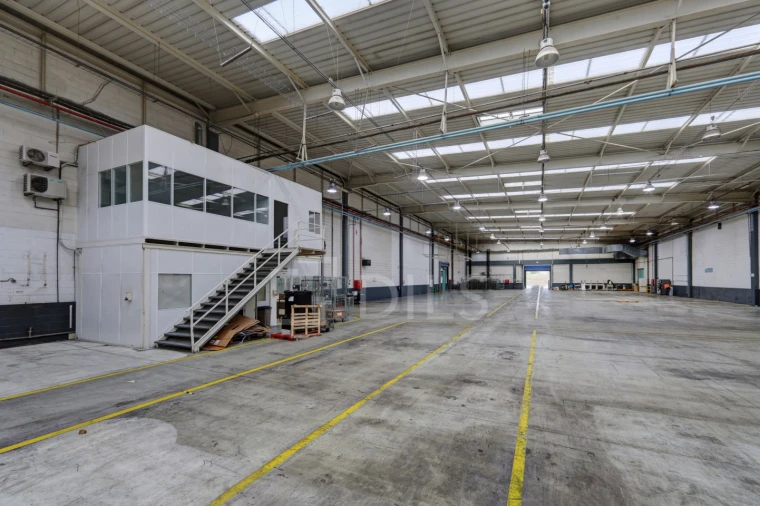 Armazém para Arrendamento em Rio de Mouro Foto 13