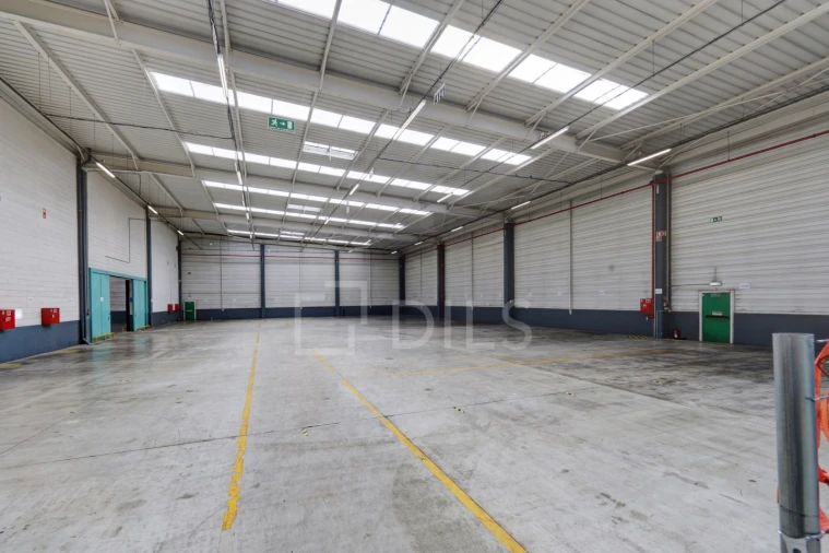 Armazém para Arrendamento em Rio de Mouro Foto 20