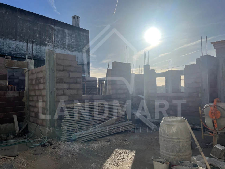 Moradia T2 para Venda em Turquel Foto 2