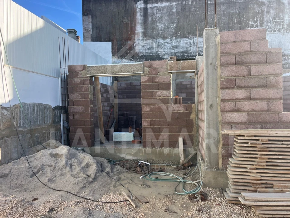 Moradia T2 para Venda em Turquel Foto 3