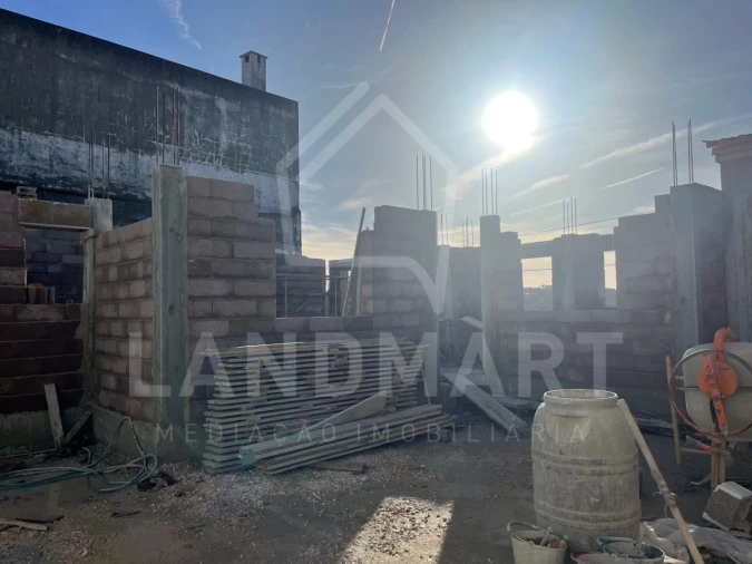 Moradia T2 para Venda em Turquel Foto 2