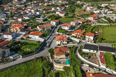 Moradia T5 para Venda em Santo Tirso, Couto (Santa Cristina e São Miguel) e Burgães