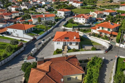Moradia T5 para Venda em Santo Tirso, Couto (Santa Cristina e São Miguel) e Burgães