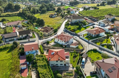 Moradia T5 para Venda em Santo Tirso, Couto (Santa Cristina e São Miguel) e Burgães