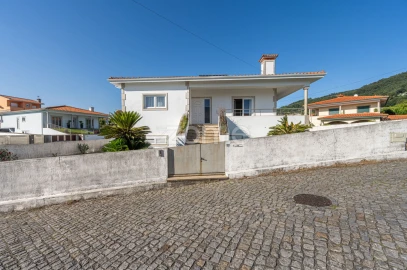 Moradia T5 para Venda em Santo Tirso, Couto (Santa Cristina e São Miguel) e Burgães