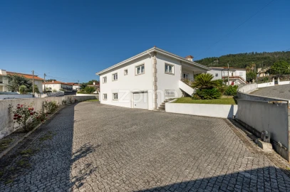 Moradia T5 para Venda em Santo Tirso, Couto (Santa Cristina e São Miguel) e Burgães
