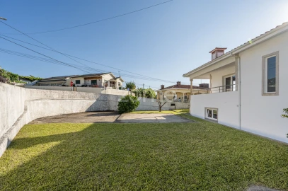 Moradia T5 para Venda em Santo Tirso, Couto (Santa Cristina e São Miguel) e Burgães