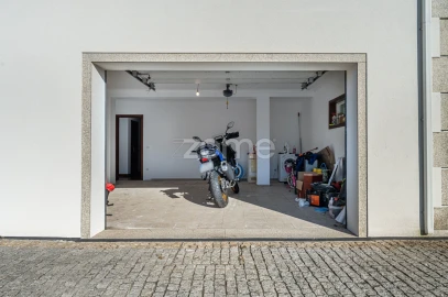 Moradia T5 para Venda em Santo Tirso, Couto (Santa Cristina e São Miguel) e Burgães