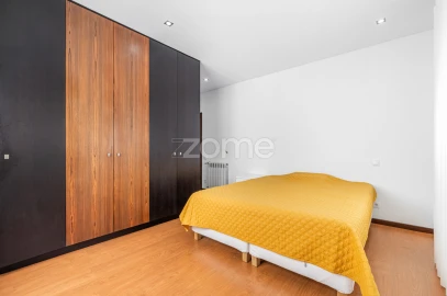 Moradia T5 para Venda em Santo Tirso, Couto (Santa Cristina e São Miguel) e Burgães