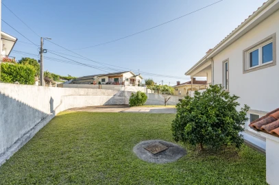Moradia T5 para Venda em Santo Tirso, Couto (Santa Cristina e São Miguel) e Burgães