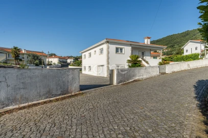 Moradia T5 para Venda em Santo Tirso, Couto (Santa Cristina e São Miguel) e Burgães